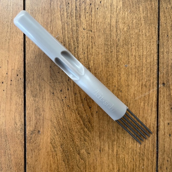 Kitsch Derma Roller and Double Sided Hair Brush Cleaner - Picture 3 of 5